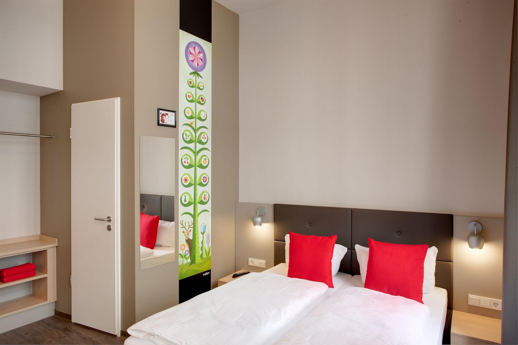Hotel Meininger Mitte 3*