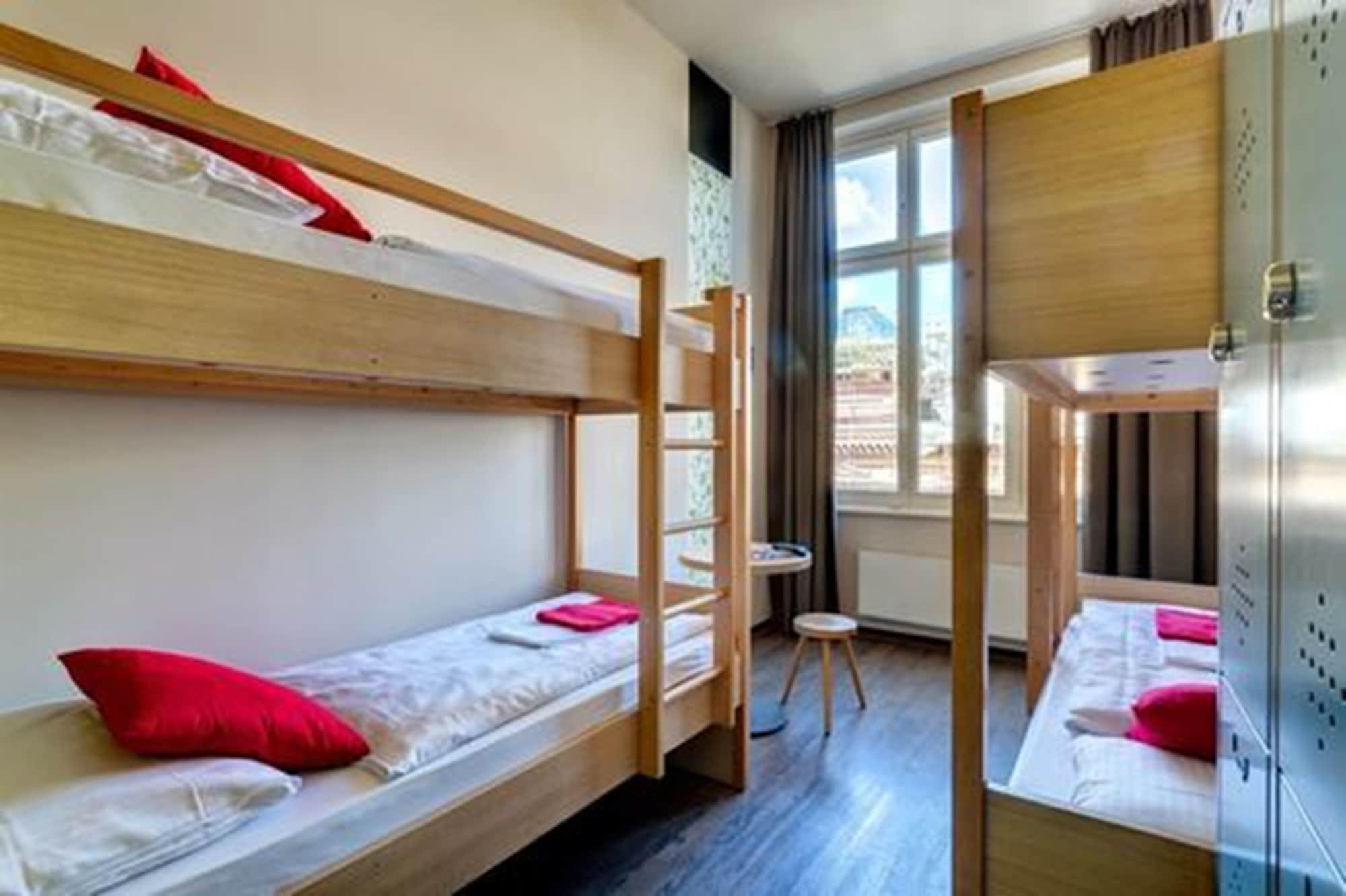 Hotel Meininger Mitte 3*